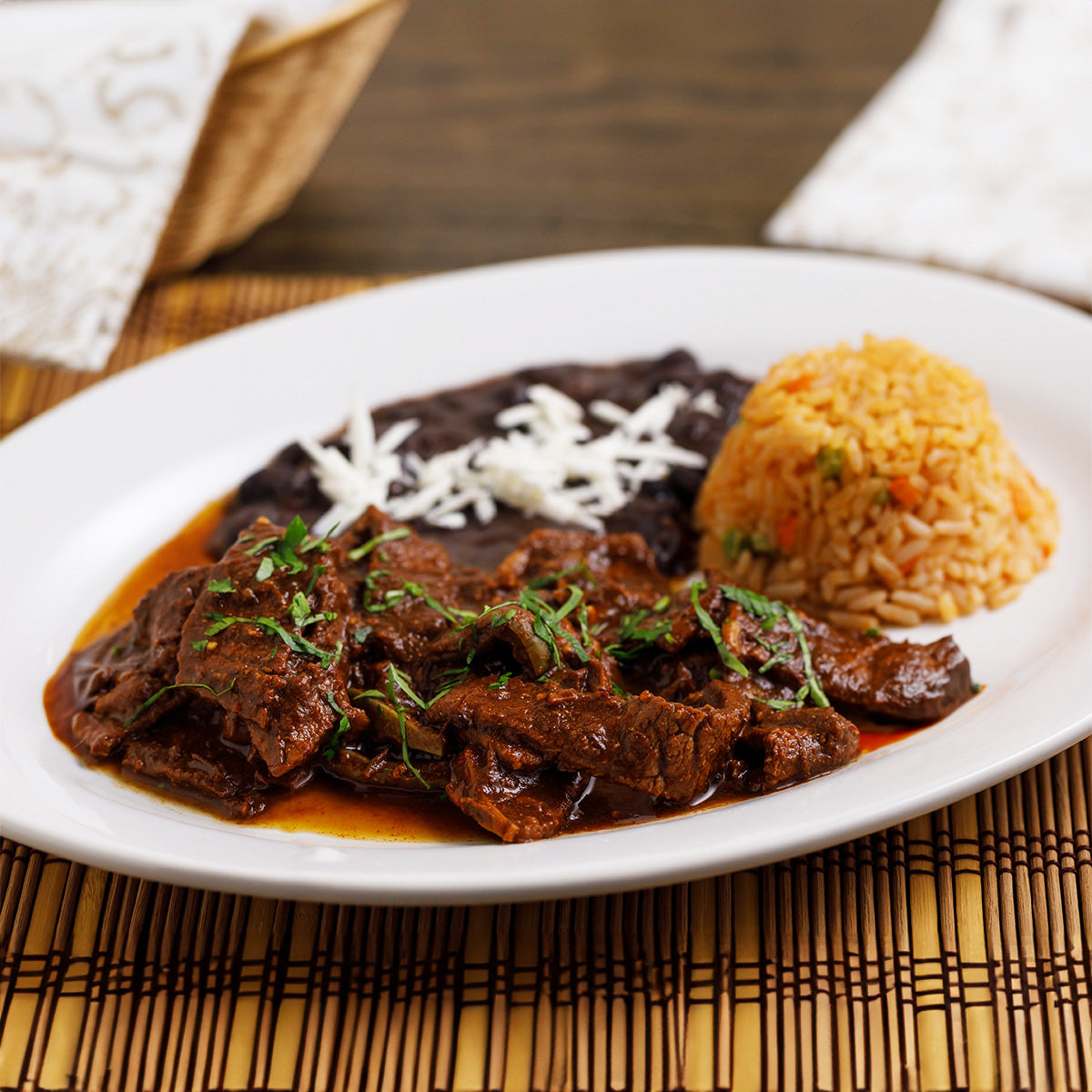 Bistec en Pasilla con Nopales